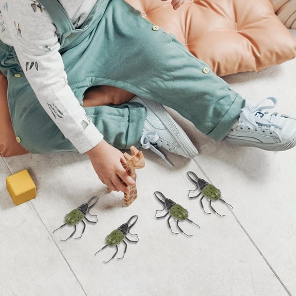 Minkissy 2Pcs Lifelike Green Figurine Plastic Bug Models Durable Wear Resistant Decor Props