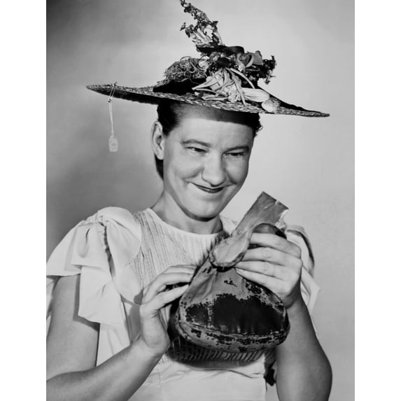 Minnie Pearl Portrait (16 x 20)