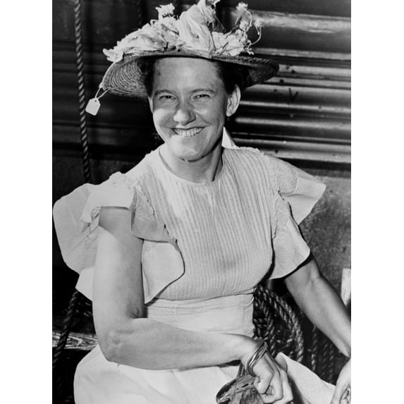 Minnie Pearl Portrait (16 x 20)