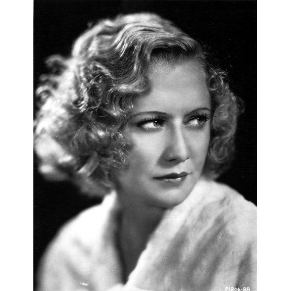 Miriam Hopkins on a Fluffy Ward Robe Cloth Portrait Photo Print (8 x 10)