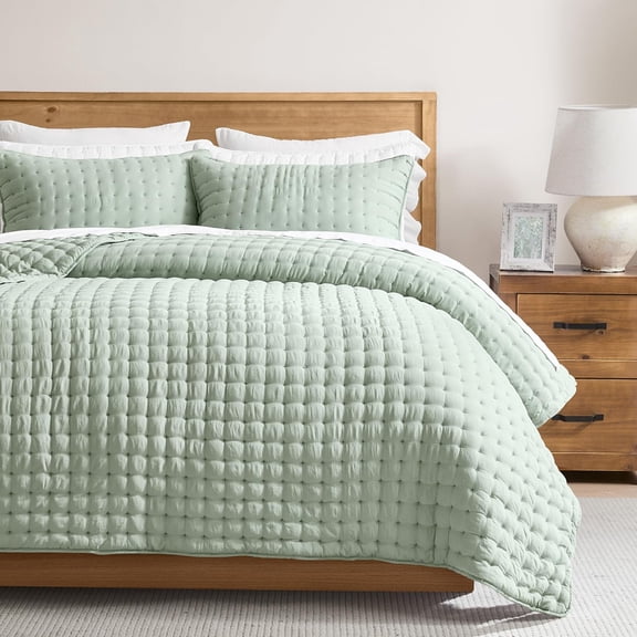 Mist Sage Queen Size Quilt Set with 2 Pillow Shams 90x90 Inches
