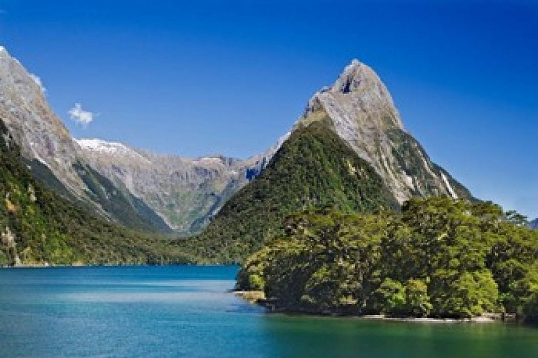 Mitre Peak Milford Sound South Island New Zealand Canvas Art - Jaynes Gallery DanitaDelimont (25 x 17)