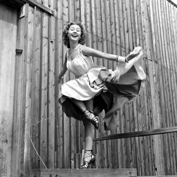 Mitzi Gaynor - Dancing Photo Print (8 x 10)