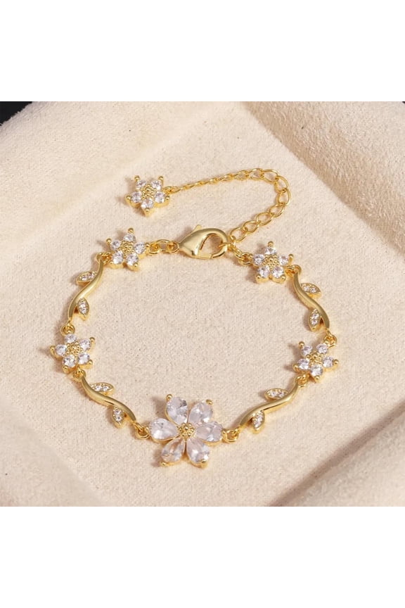 Floral Exquisite Zirconia Petal Bracelet, Personalized Fashion Jewelry, Elegant Floral Design with Brilliance, Perfect for Special Occasions, Ideal Gift for Loved Ones and Fashion Enthusiasts