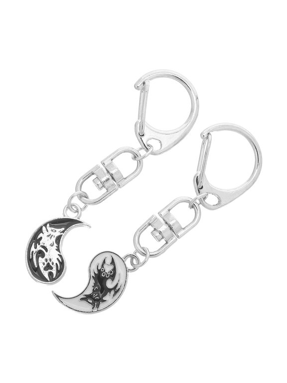 2Pcs White Metal Keychain with Retro Wolf Head Pendant for Keys and Bag Accessory