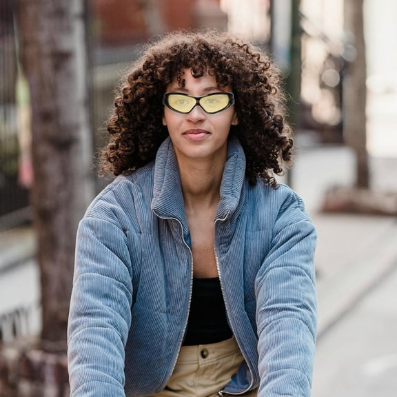 Mobutofu Lightweight Fashion Sunglasses for Outdoor Activities, Comfortable Fit, Assorted Colors, Stylish and Versatile Eyewear