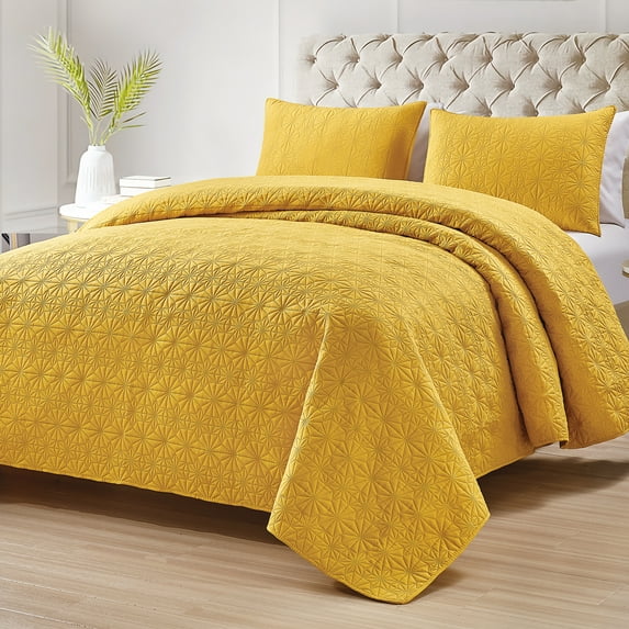 Mocaletto Luxury 3 Piece Queen Size Quilts, Elegant&Reversible Quilt Set Yellow Bedding Set with Pillow Shams, Soft Lightweight Microfiber Bedspread, Queen Size Bedding Coverlet