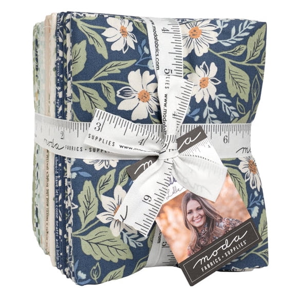 Moda - True Love Fat Quarter Bundle by Lella Boutique 31 pcs