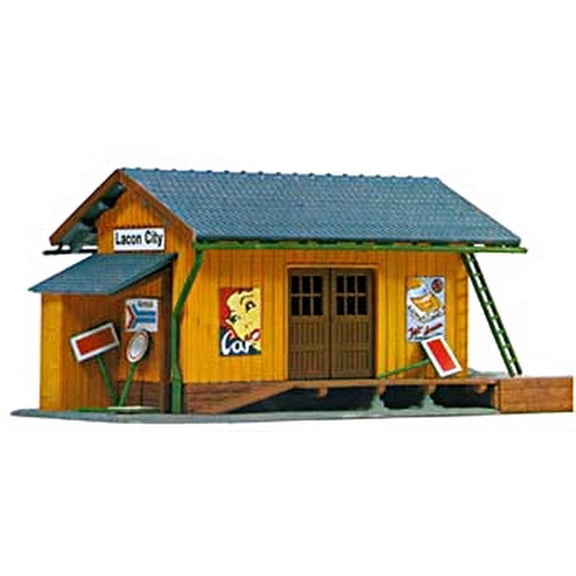 Model Power Farmingdale Freight Station Lighted With Two Figures (Built-Up)
