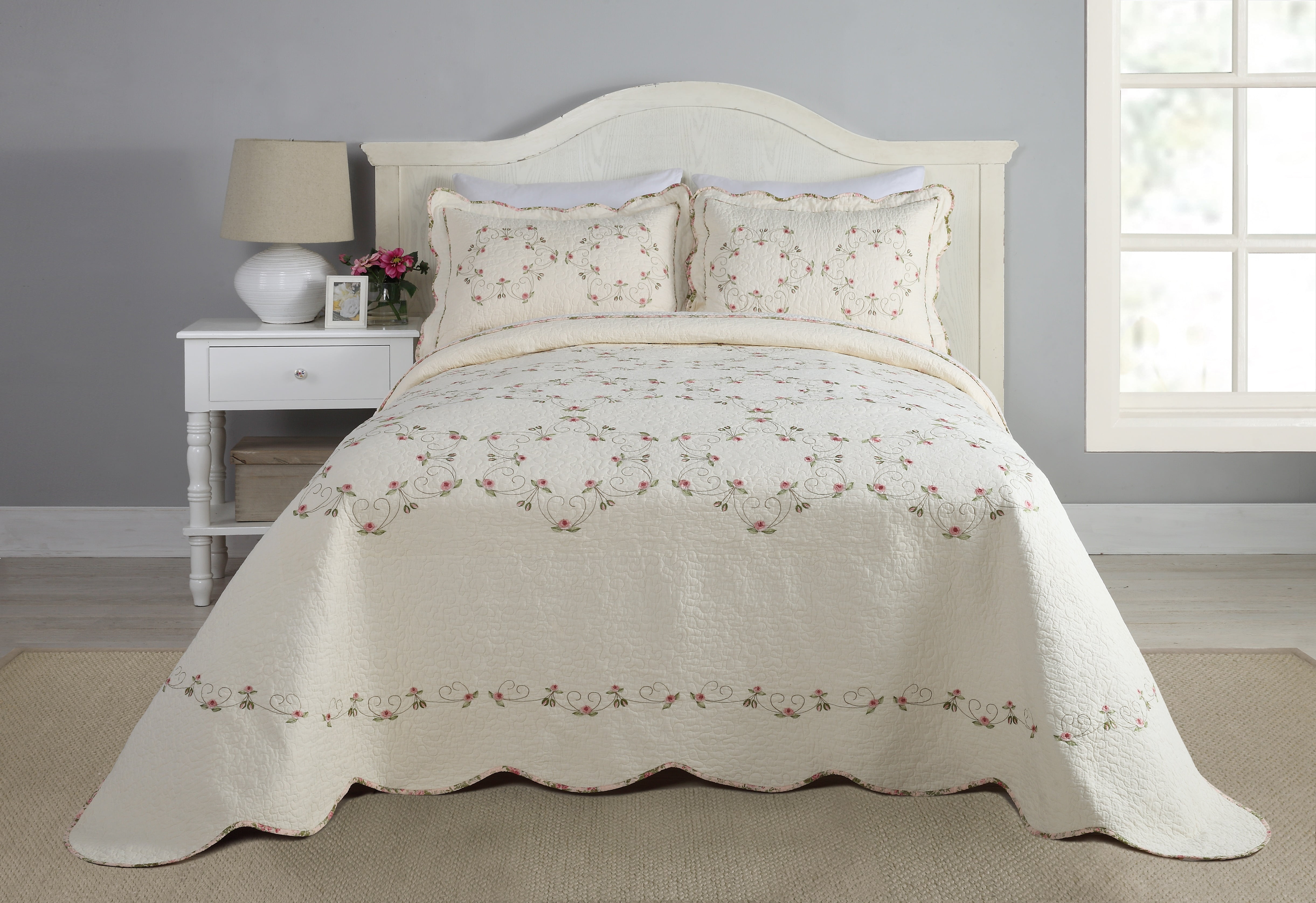 Twin Pink Cotton Embroidered Quilt Set with Scalloped Edges