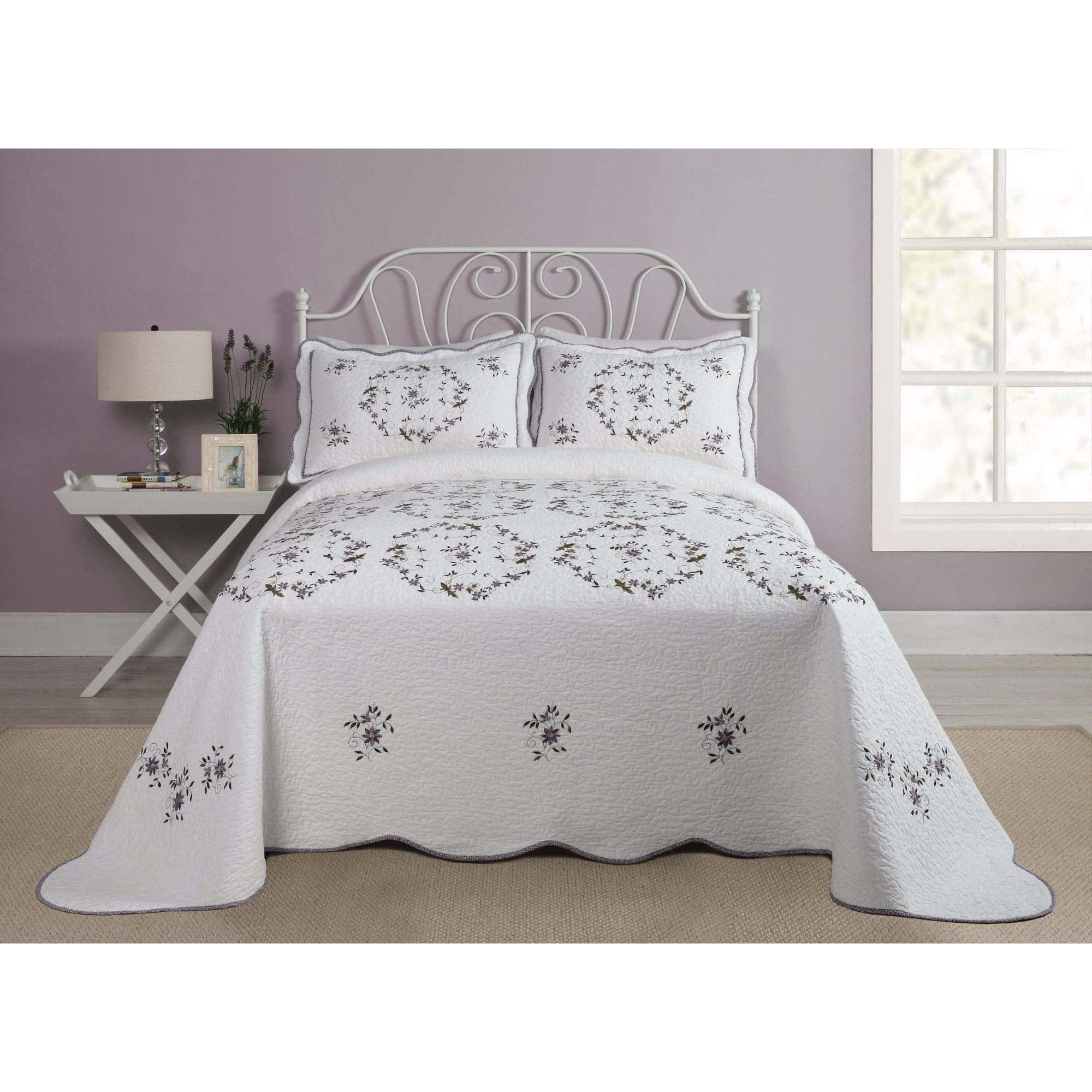 White Cotton Reversible Queen Bedspread Set with Scallop Embellishment