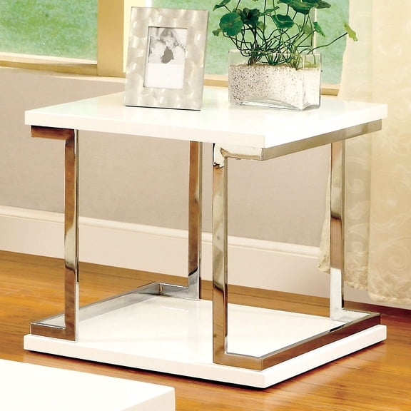 Modern Lacquer End Table in White / Perfect for End Use