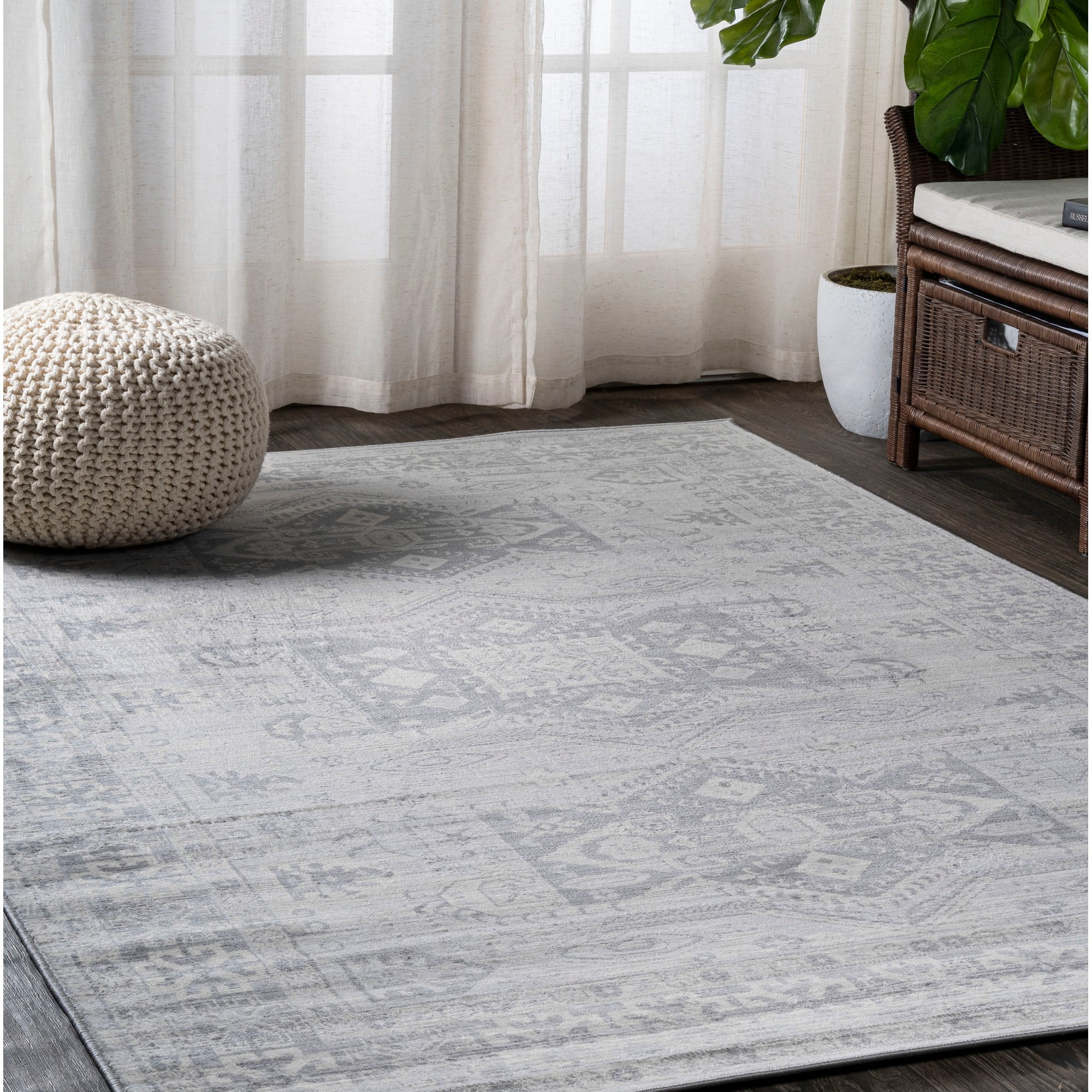 Elegant Vintage Persian-Inspired 4' x 6' Light Gray Synthetic Area Rug
