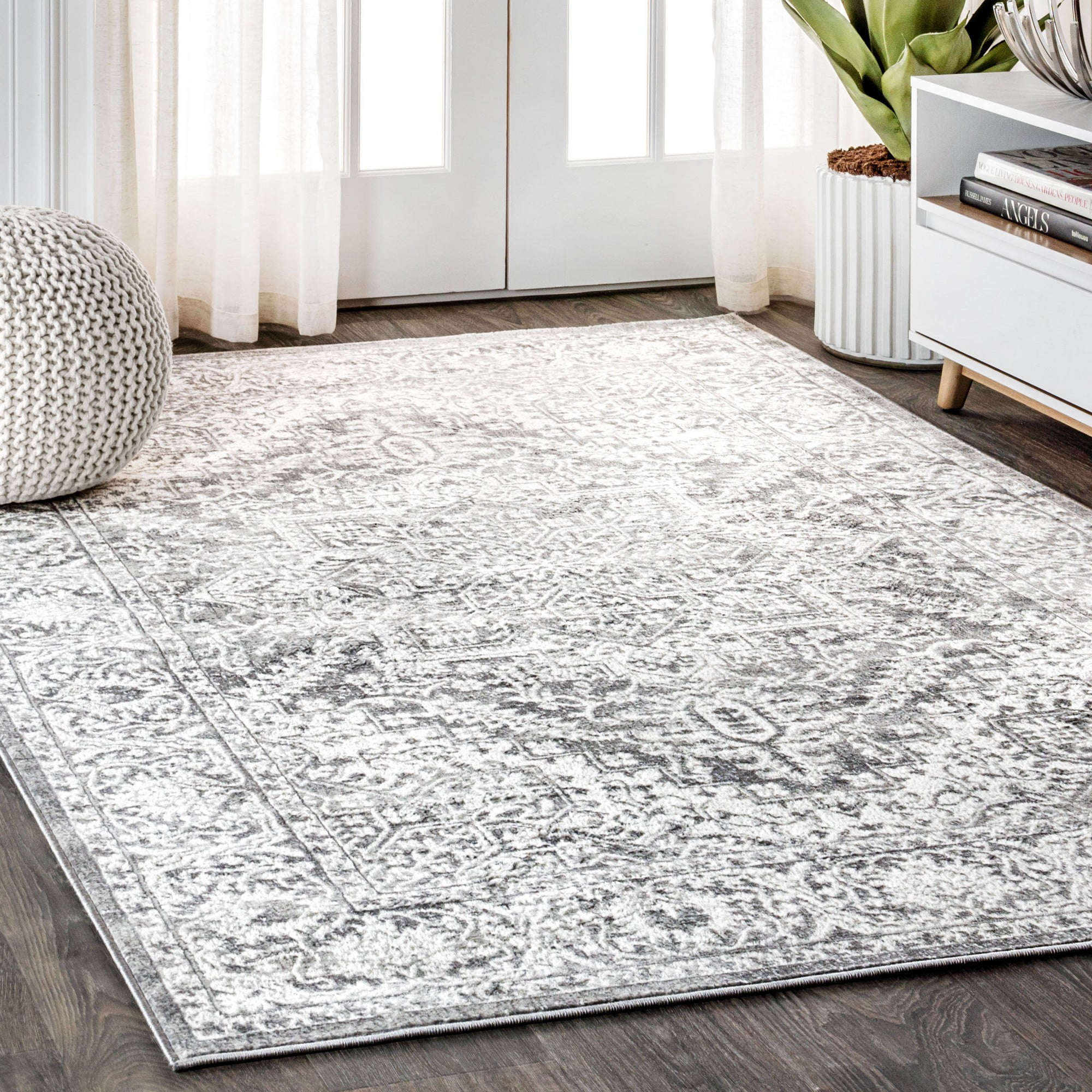 Light Grey Synthetic Medallion 4' x 6' Area Rug