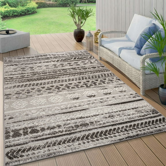 Modern Stripes Faded Geometric Indoor/Outdoor Gray 5' x 7' Area Rug