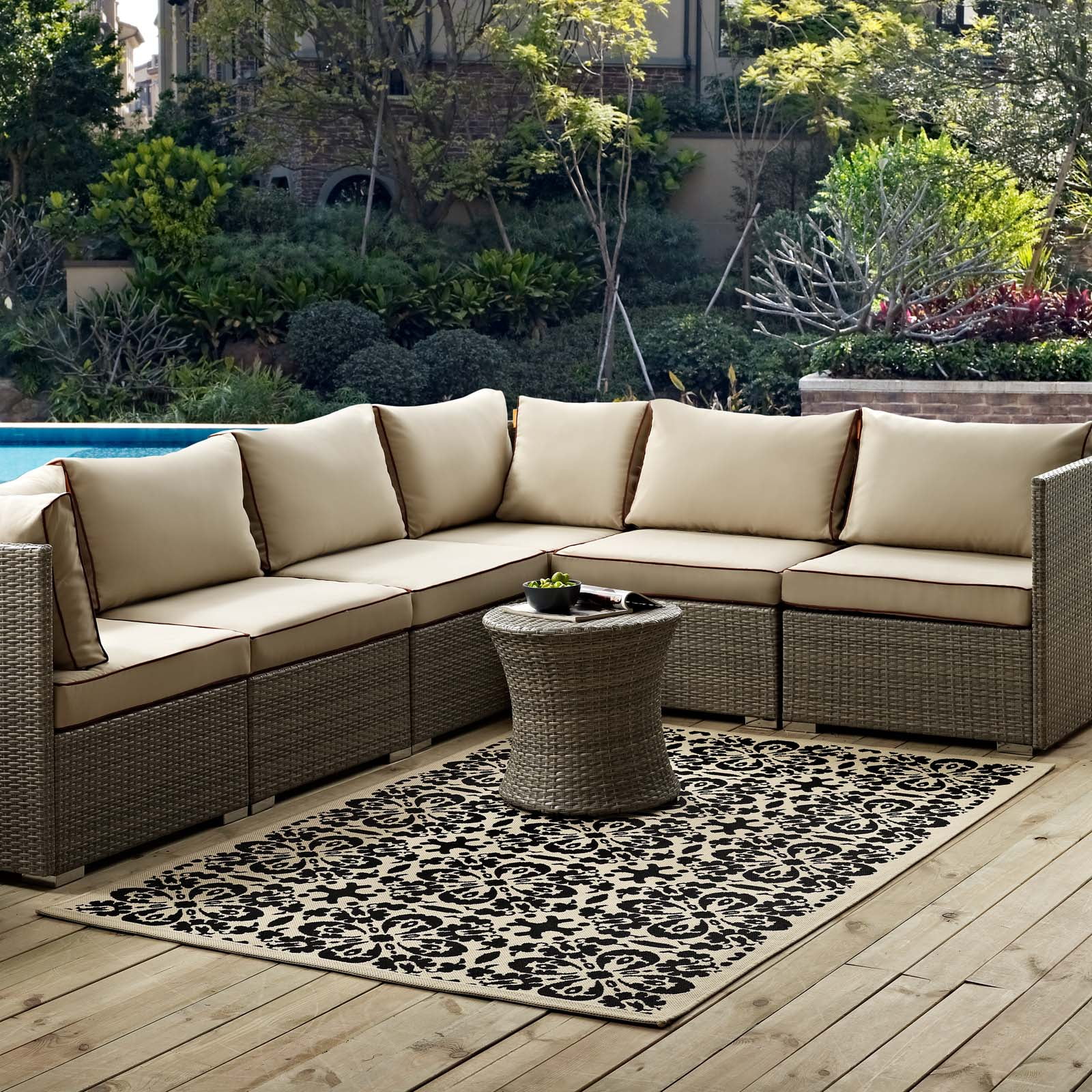 Ariana 4' x 6' Black and Beige Floral Synthetic Rug