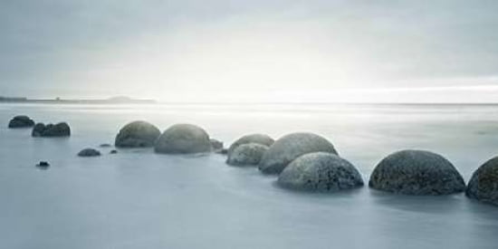 Moeriaki Boulders Canvas Art - Steffen Jahn (10 x 20)