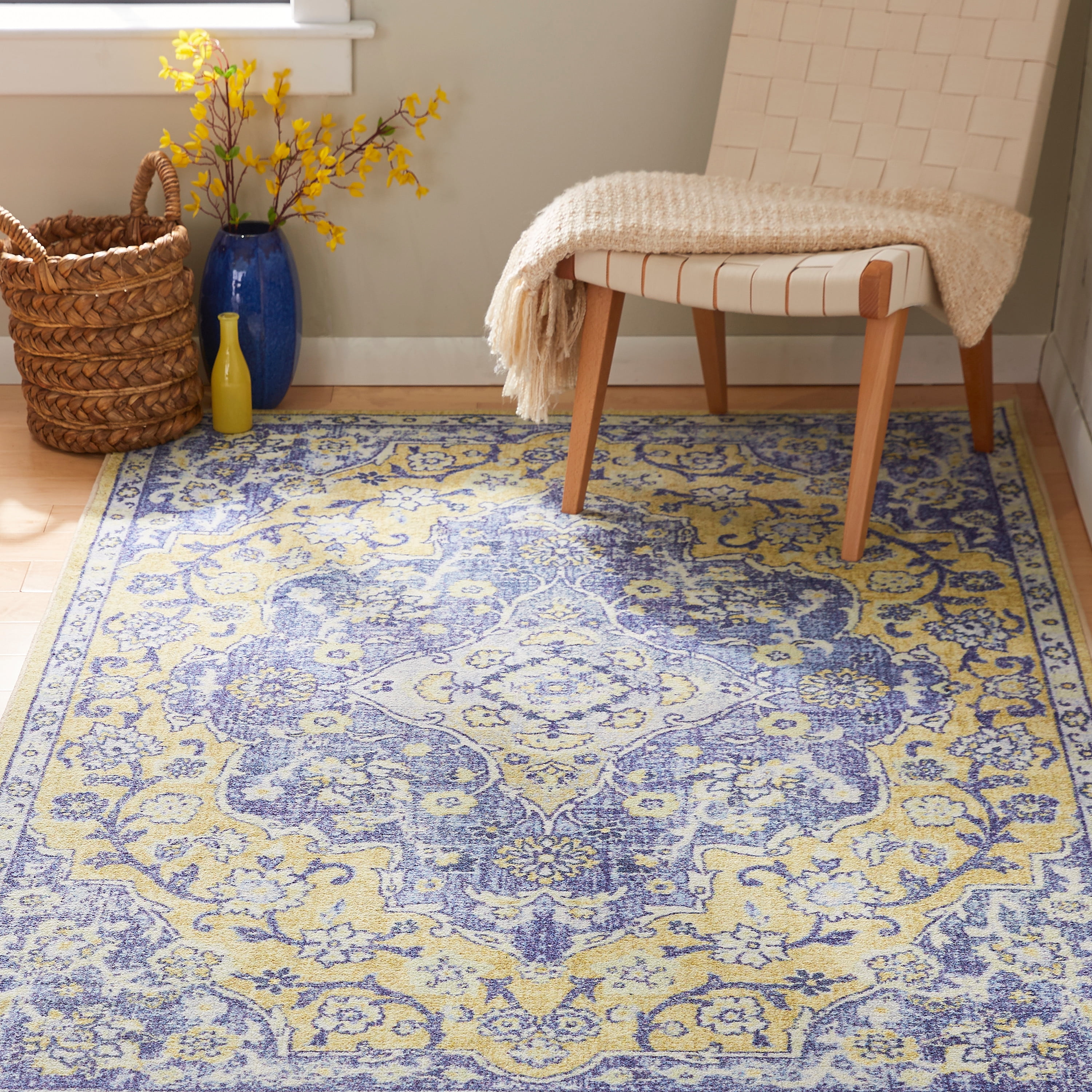 How to paint an old carpet in trendy blue and yellow - Homeology