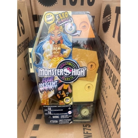 Monster High Cleo De Nile Fearidescent Female Dolls, Black, 1.65 lbs