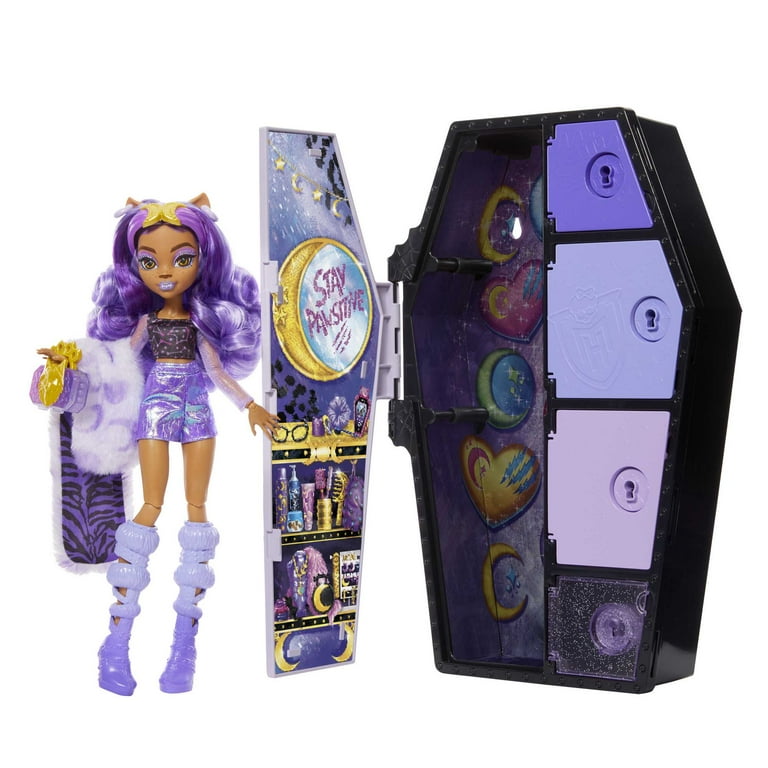 Monster High Fearidescent Series Doll, Clawdeen Wolf in Coffin
