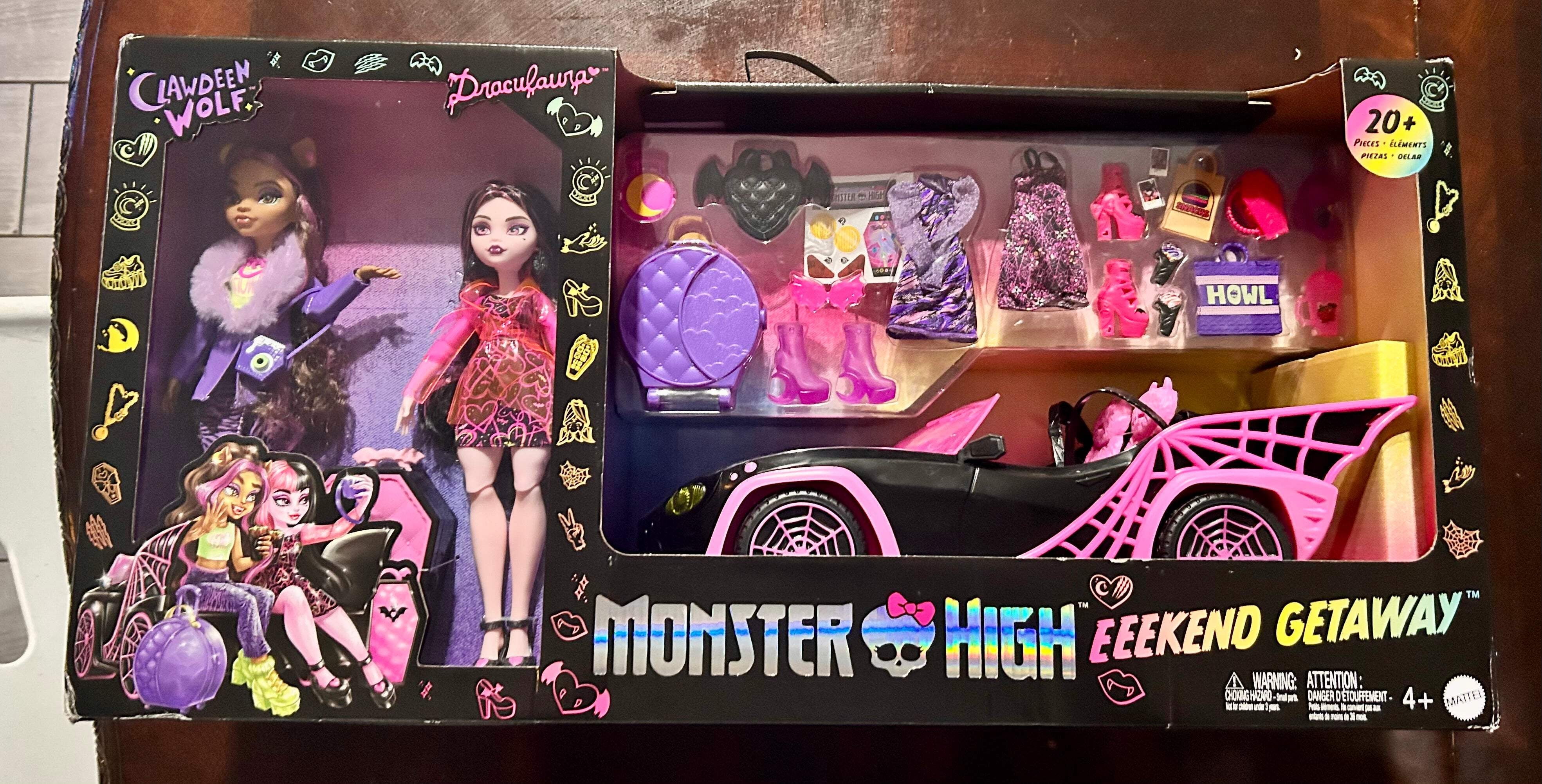 Monster High Eeekend Getaway 20+ Playset Clawdeen Wolf Draculaura Dolls 23036