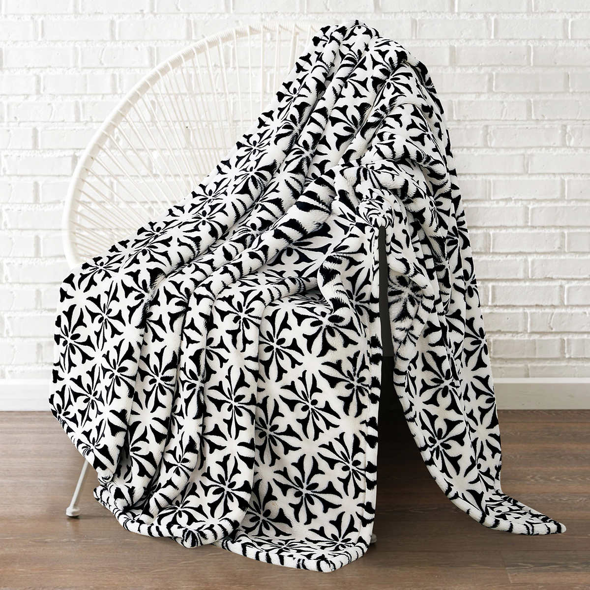 Monte & Jardin 60″ x 70″ Extra Warmth Jardin Ultrasoft Plush Throw