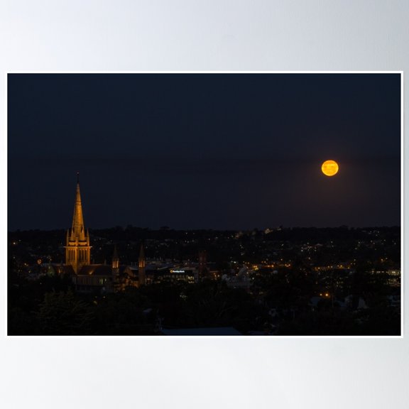 Moon Rise Over Bendigo Poster Wall Art, Modern Wall Decor, 8x12 UNFRAMED