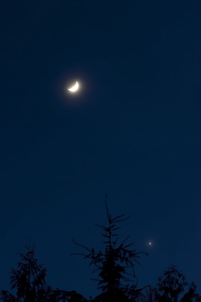 Moon and Venus Conjunction Canvas Art - Yuichi TakasakaStocktrek Images (12 x 18)