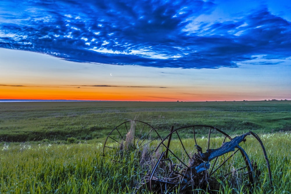 Moon and Venus in conjunction at dawn Alberta Canada Canvas Art - Alan DyerStocktrek Images (34 x 23)