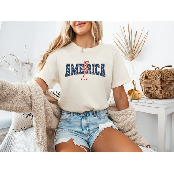 Moonlight Apparel America Graphic T-Shirt for Women Patriotic Tee Short Sleeve USA Flag Shirt Bolt Star Print Casual Red White Blue Top for Independence Day Summer