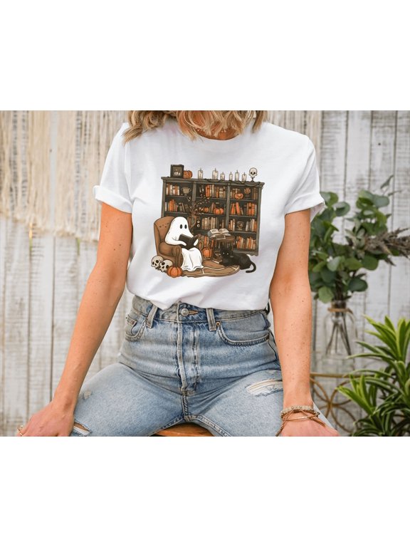 Ghost Reading Book Lover Halloween Shirt Cute Fall Multicolor Graphic Tee with Cat and Books Heather Grey Spooky Season T-Shirt for Women
