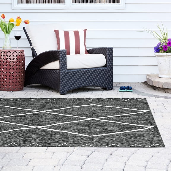 Moroccan Style Rug / Durable for Year - Round Use