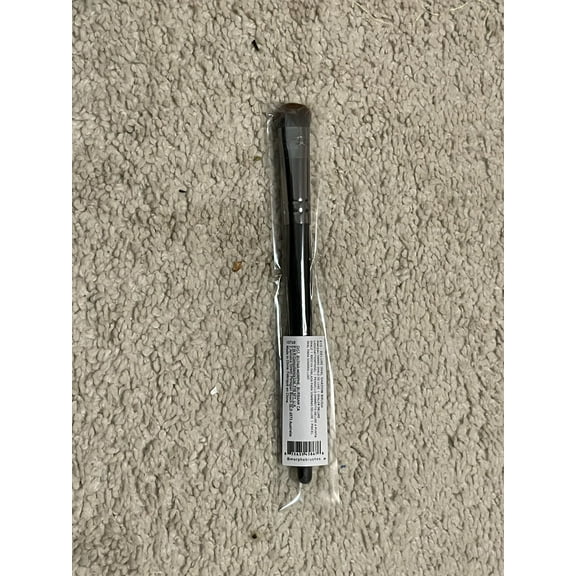 Morphe E15 Deluxe Oval Shadow Brush