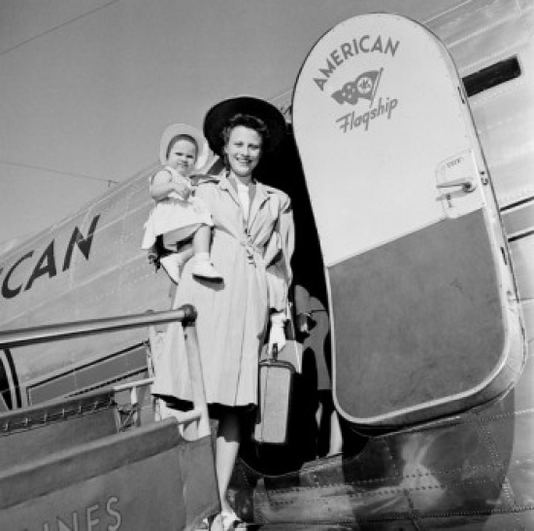 Mother and baby daughter boarding plane Canvas Art - (18 x 24)