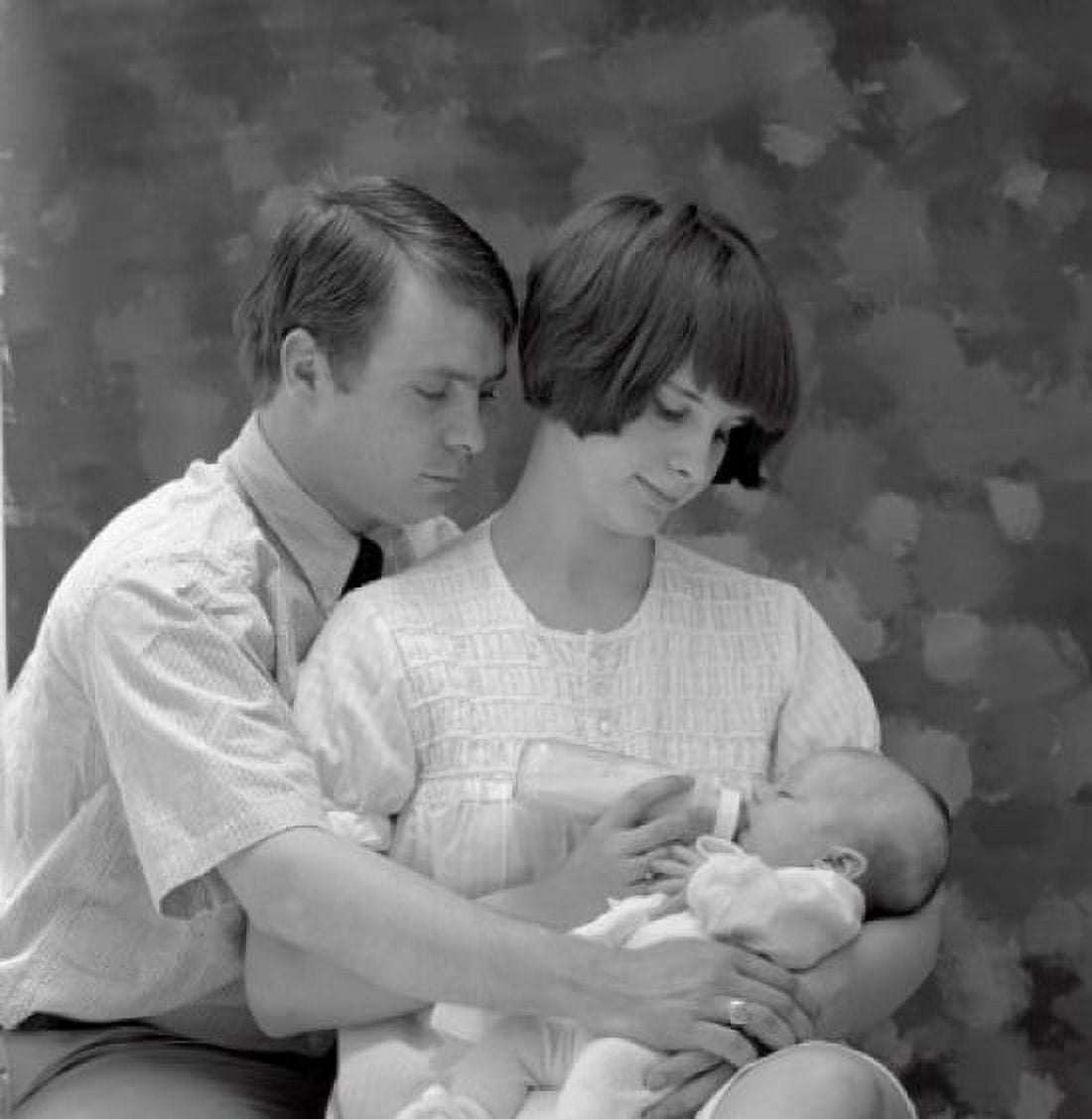 Mother father and baby Canvas Art - (18 x 24)