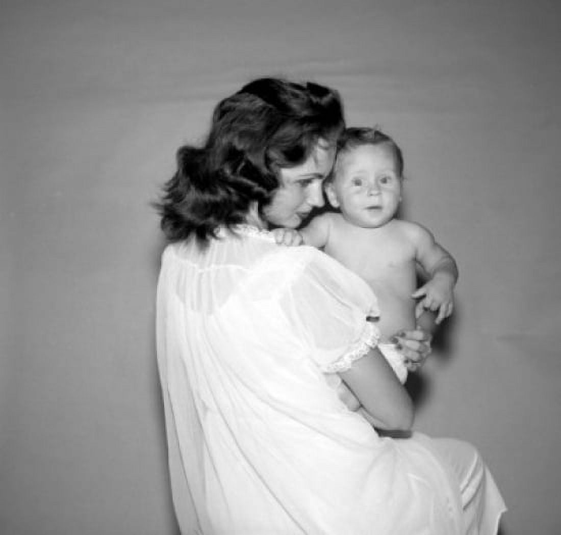 Mother holding baby Canvas Art - (24 x 36)