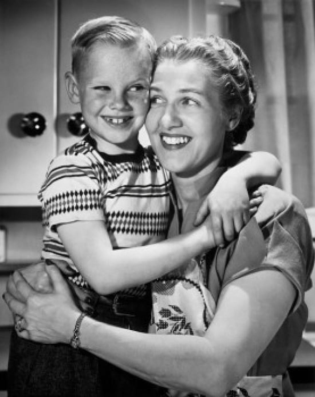 Mother hugging son Canvas Art - (18 x 24)
