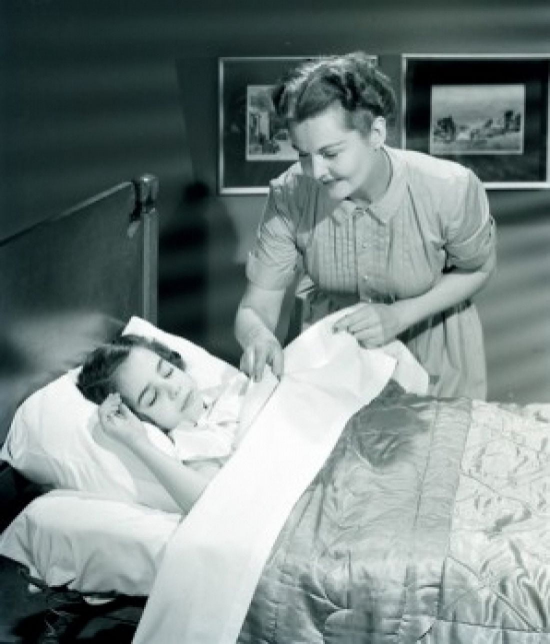 Mother with daughter sleeping in bed Canvas Art - (24 x 36)