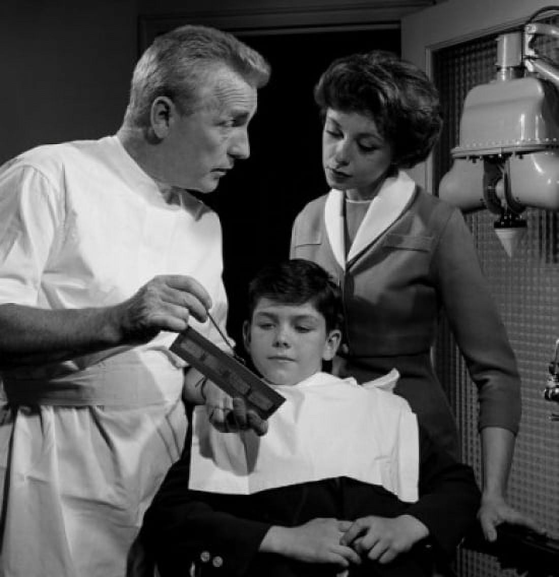 Mother with son in dentist office Canvas Art - (18 x 24)