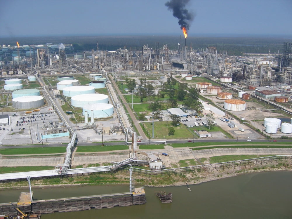 Motiva Petroleum Refinery Is Located Along The Mississippi River About ...