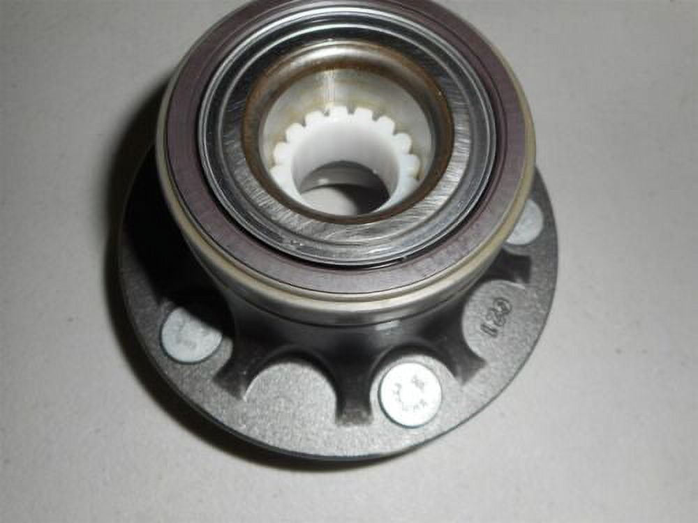 Motorcraft Wheel Bearing and Hub Assembly HUB-141 Fits select: 2010 ...