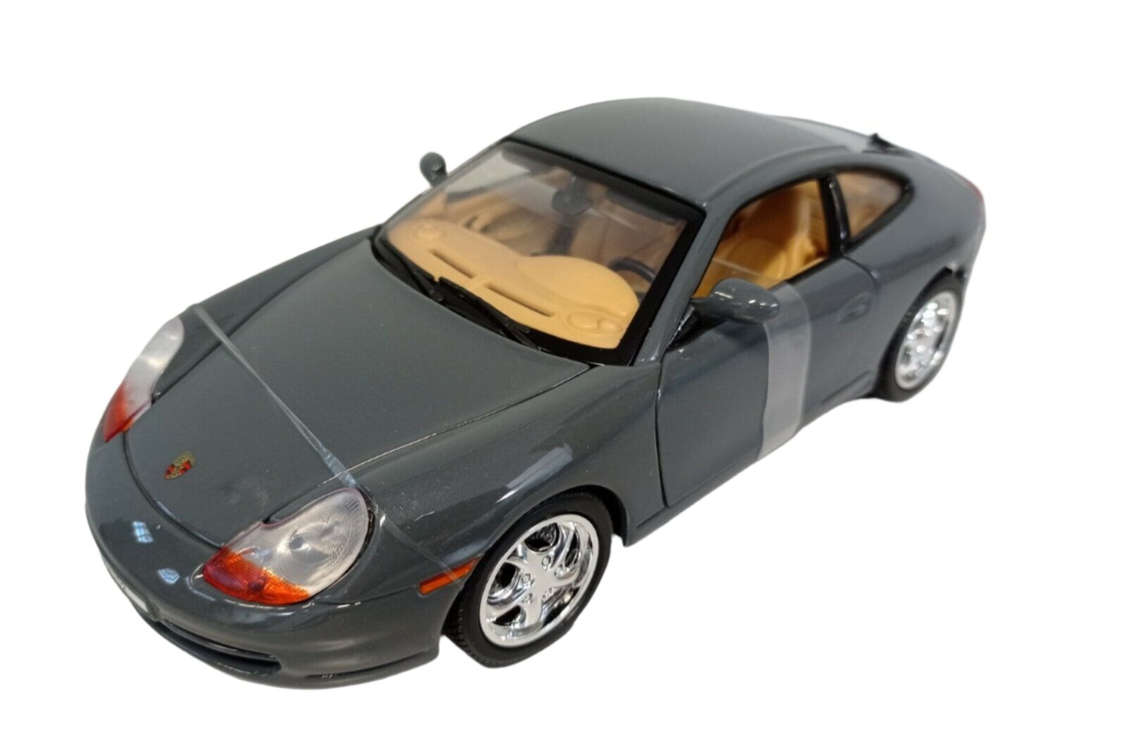 Motormax 1999 Porsche 911 (996) Carrera Coupe Grey Metallic 1:18