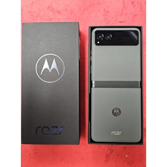 Pre-Owned Motorola PAY80005US RAZR 2023 5G 6.9'' 8GB RAM 128GB Storage 2.4 GHz Processor Speed Unlocked Smartphone, Sage Green