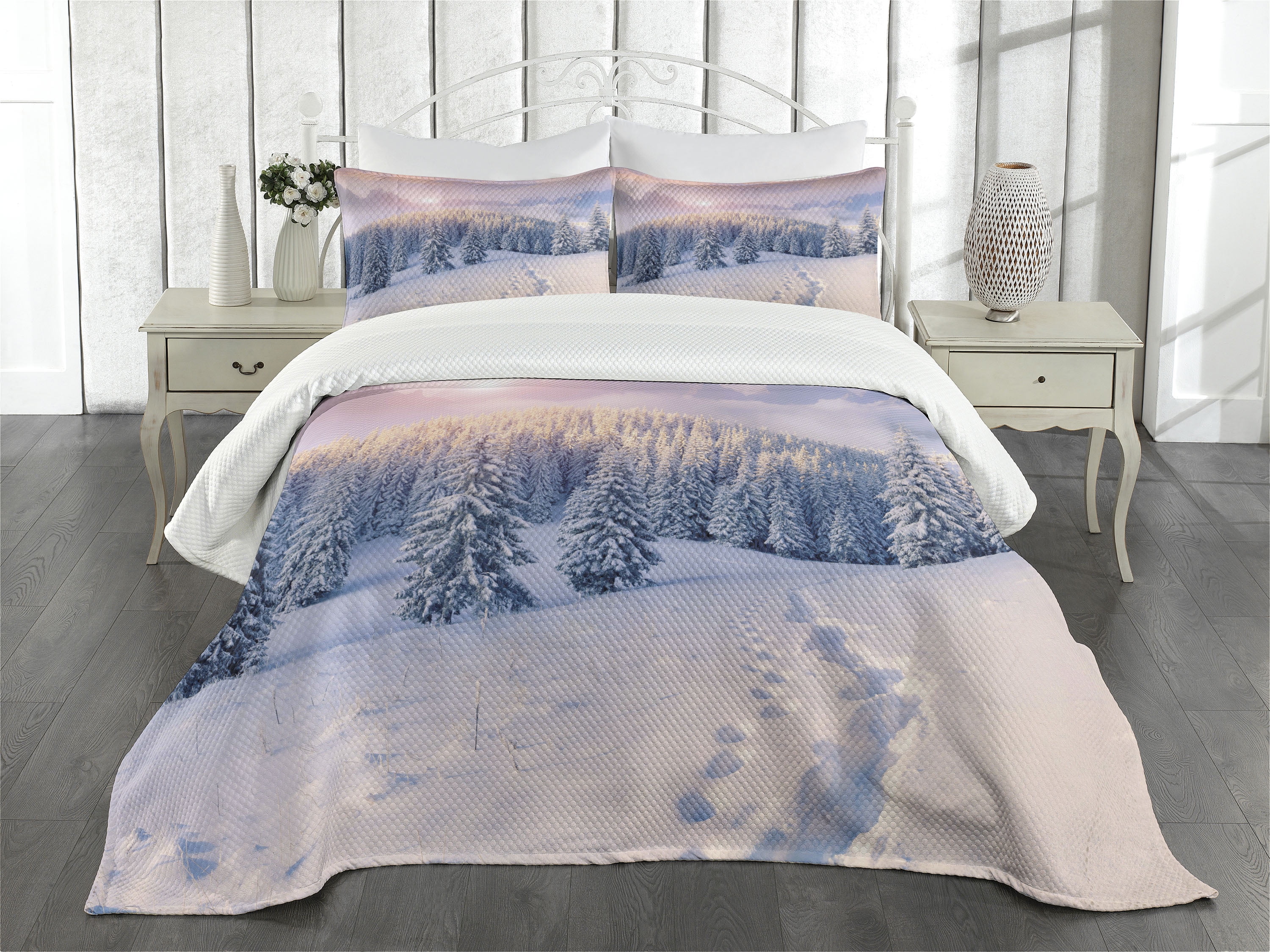 Mountain Bedspread Set King Size, Idyllic Winter Morning in Woodland