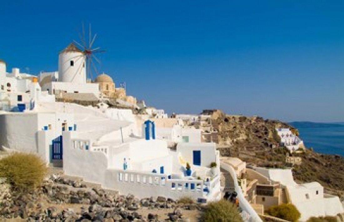 Mountain Cliffs Oia Santorini Greece Canvas Art - Bill Bachmann DanitaDelimont (34 x 22)