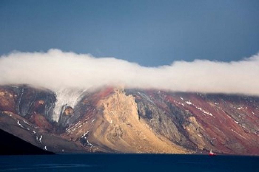 Mountainous Deception Island Antarctica Canvas Art - Dave Bartruff DanitaDelimont (17 x 11)