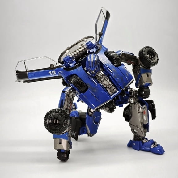 Movie Themed Transformable Robot Model TW-1033, 6.2 Inch Action Figure Equipped With Laser Accessories For Collection