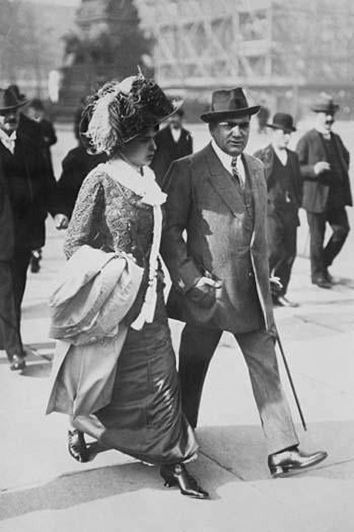 Mr. & Mrs. Enrico Caruso stroll hand in hand Poster Print by unknown (18 x 24) - image 1 of 1