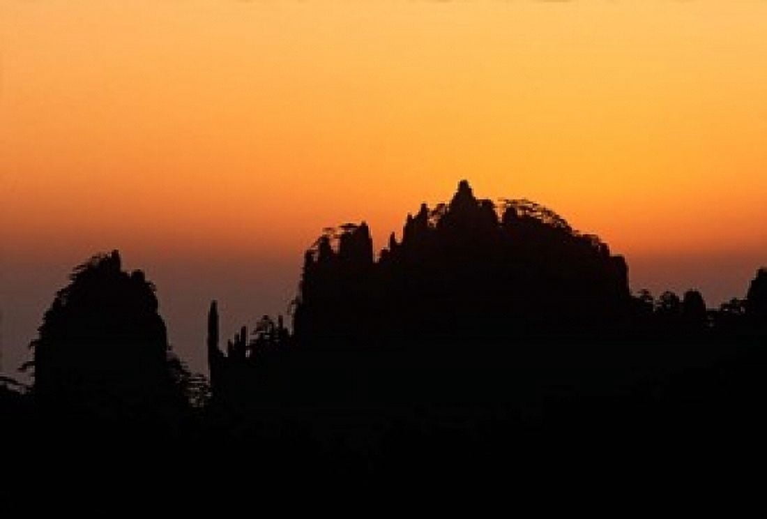 Mt Huangshan (Yellow Mountain) at Sunset China Canvas Art - Keren Su DanitaDelimont (18 x 12)
