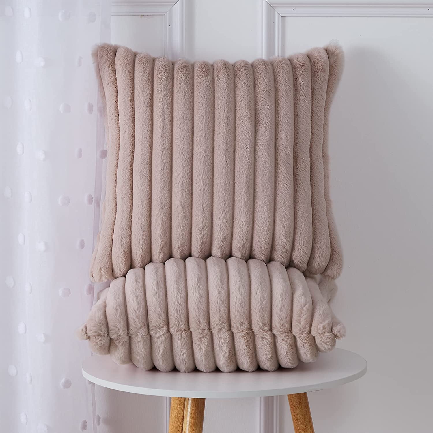 Soft Cozy Fuzzy Faux Fur Throw Pillow – Makymo